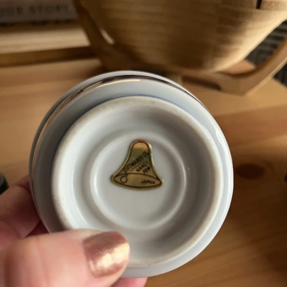 Beautiful Japanese Porcelain - Picture 8 of 8